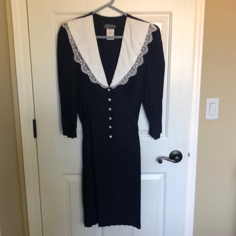 Vintage Women’s navy blue lace collared dress